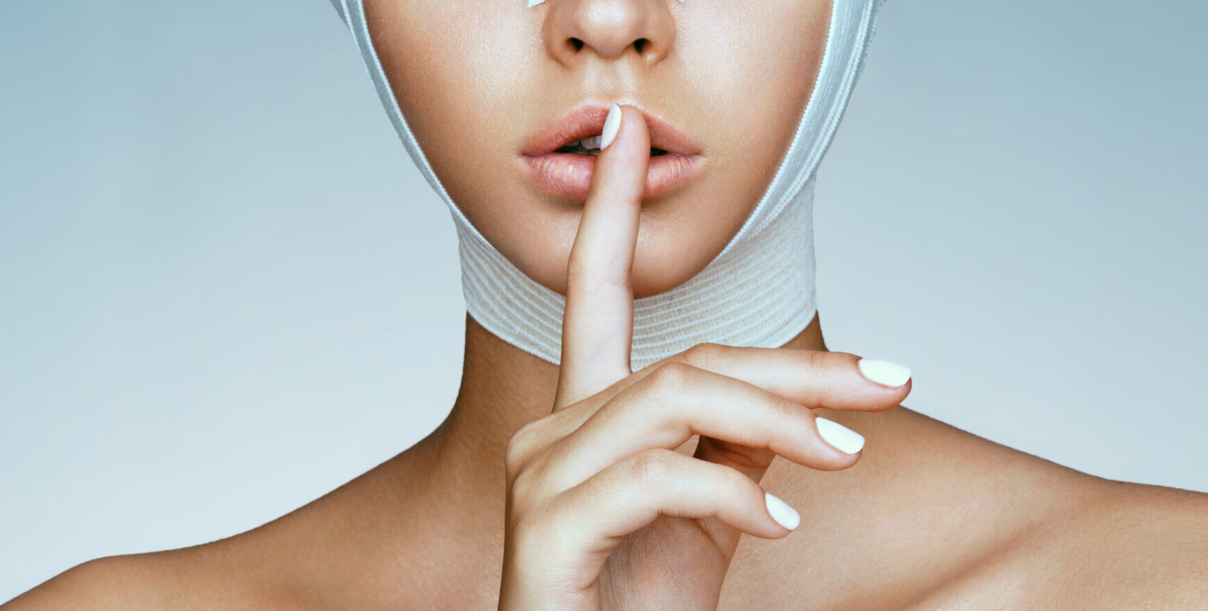 listing twarzy, ilustracja opatrunków po operacji